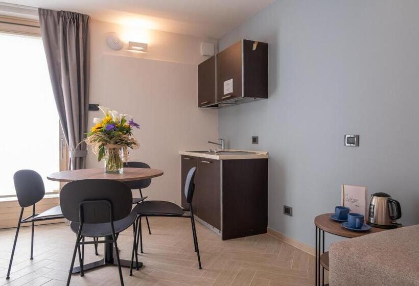 Standard studio with lake view, La Cipressina B&b