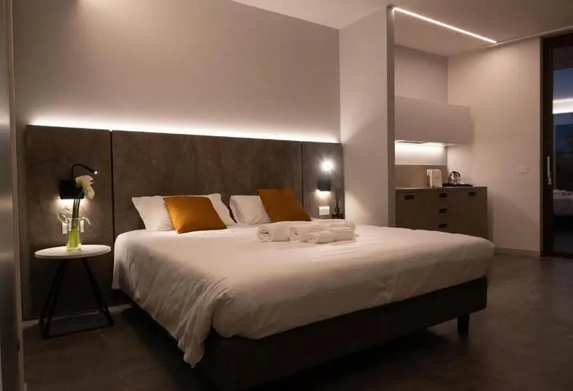プールビュースタンダードステューディオ, La Cipressina B&b