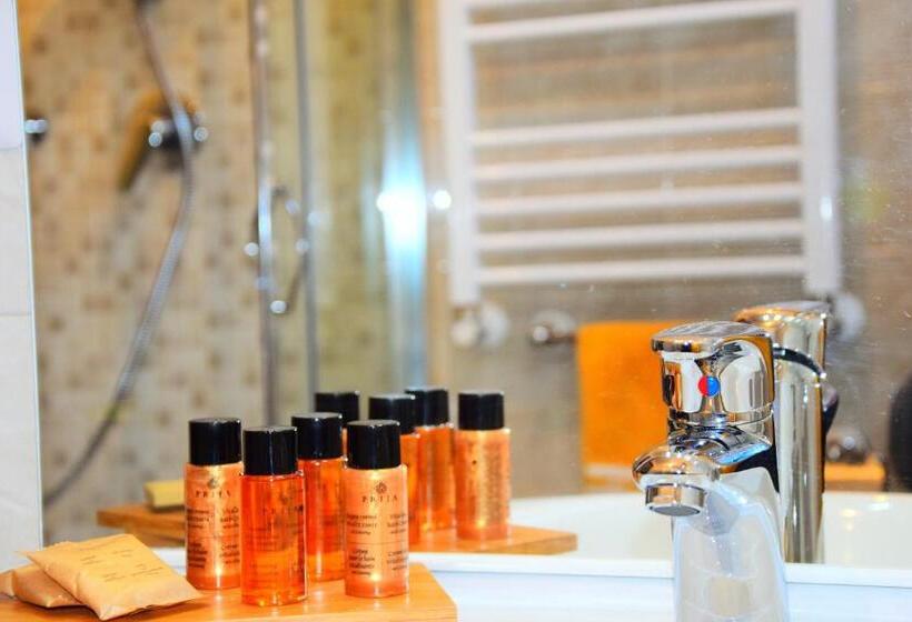 חדר קומפורט, B&b Sedici Pini