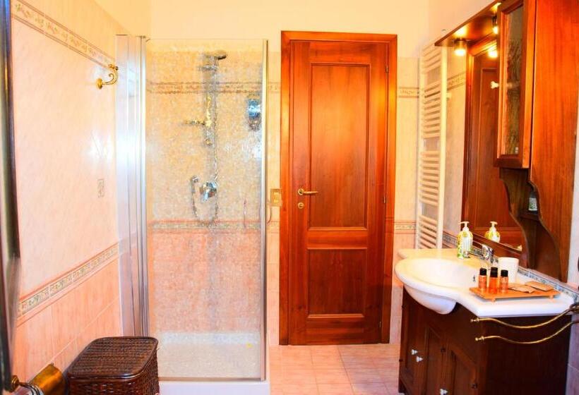 غرفة قياسية ثلاثية مزودة بشرفة, B&b Sedici Pini