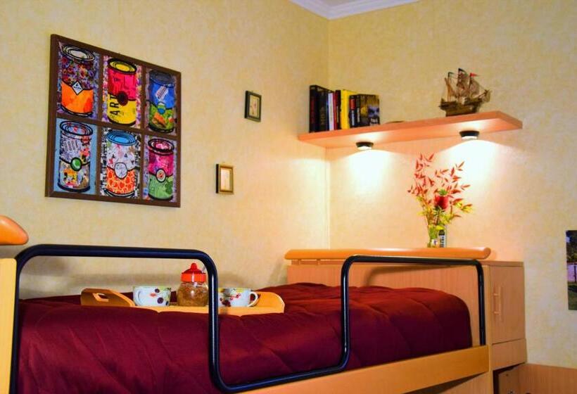 اتاق استاندارد سه تخته با بالکن, B&b Sedici Pini