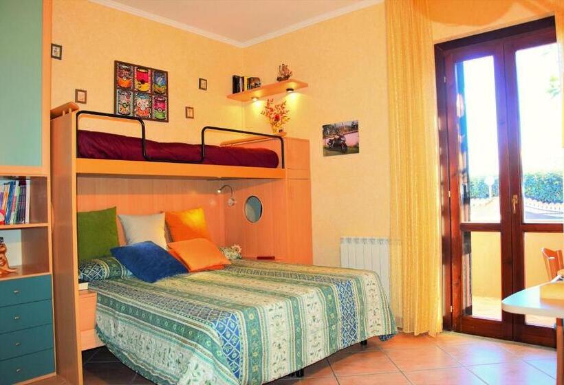 חדר סטנדרט לשלושה עם מרפסת, B&b Sedici Pini