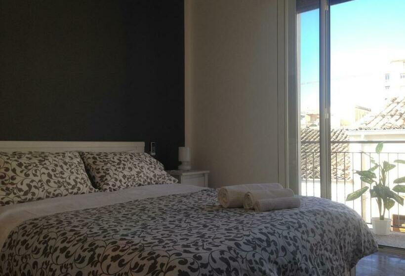 Номер Стандарт с Балконом, A Due Passi Dal Centro