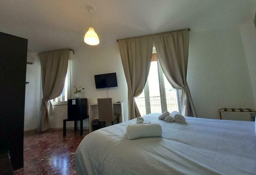 Номер Стандарт с Балконом, A Due Passi Dal Centro