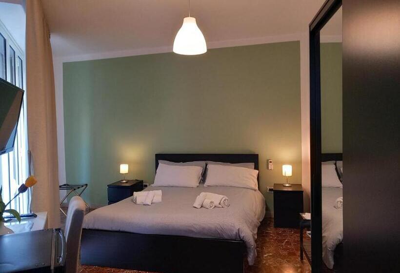 Номер Стандарт с Балконом, A Due Passi Dal Centro