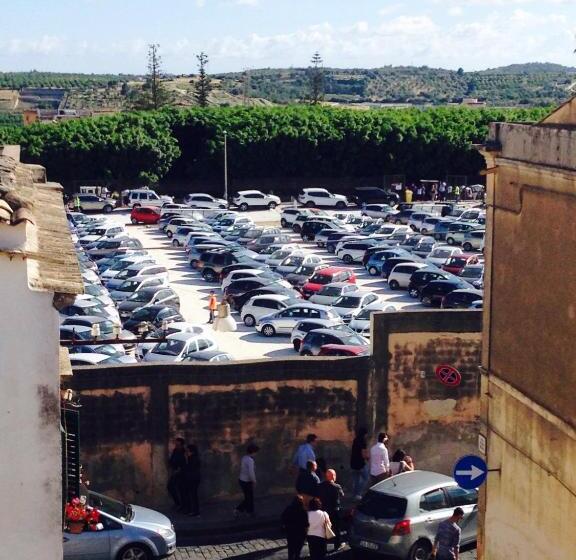 Номер Стандарт, A Due Passi Dal Centro