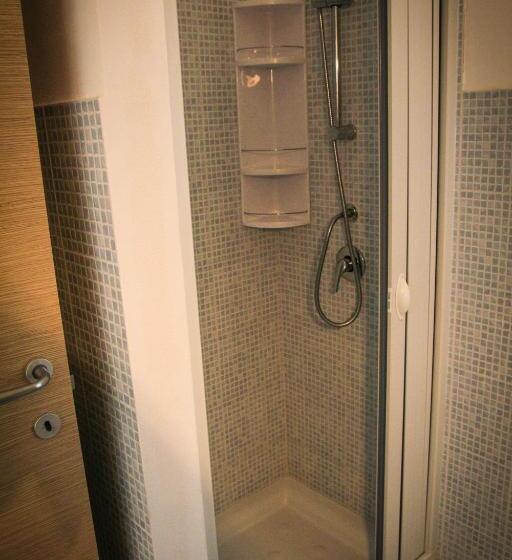 Номер Стандарт, A Due Passi Dal Centro