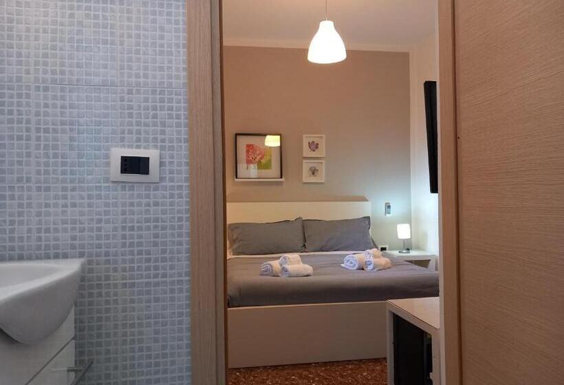 Номер Стандарт, A Due Passi Dal Centro