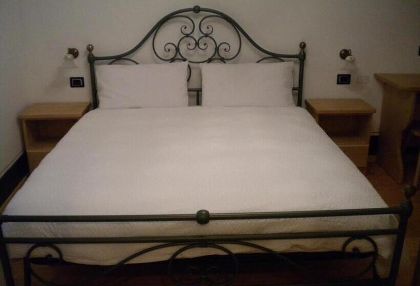 غرفة قياسية رباعية مزودة بشُرفة, Alle Meridiane