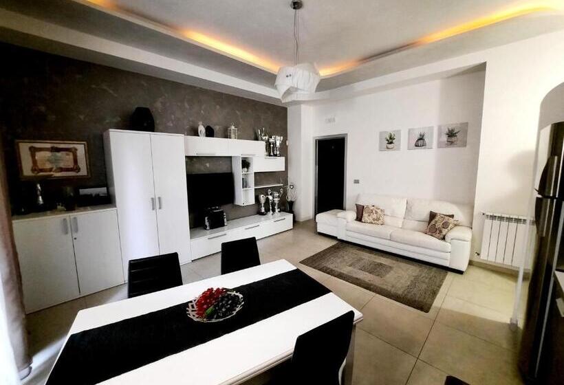 침실 1개 아파트, Campi Elisi