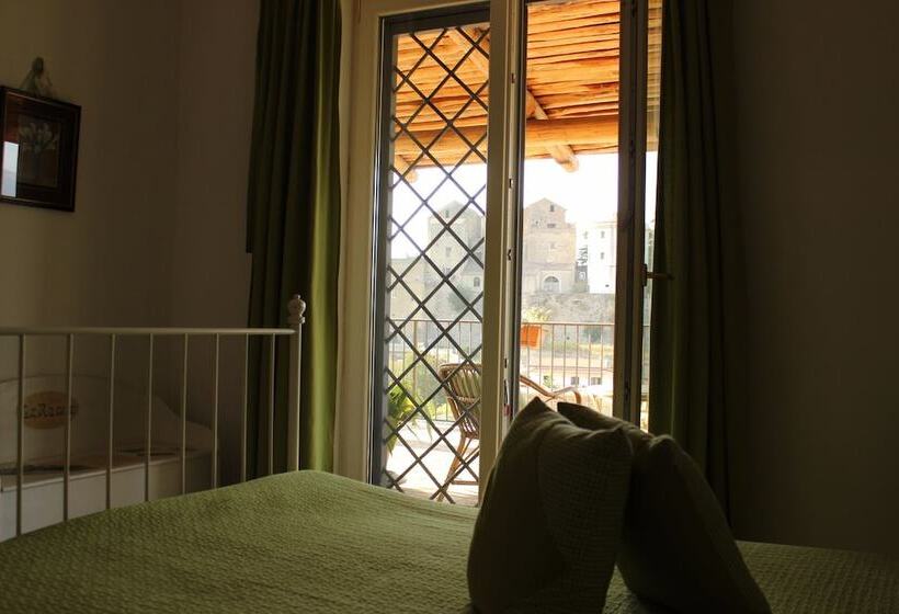 غرفة كومفورت ثلاثية, Le Rocce