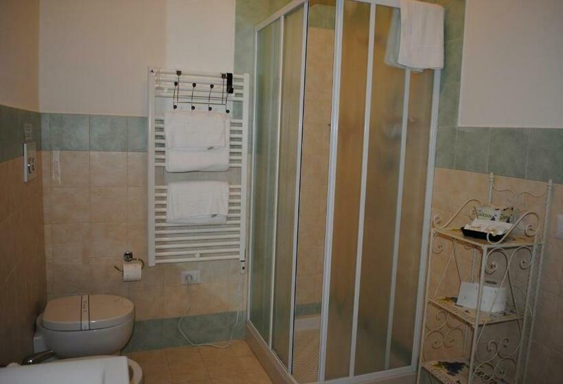 דירת חדר בקומת קרקע, Tellus Saturnia