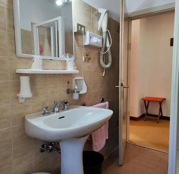 Standard Yhden Hengen Huone, Albergo Pensione Sport