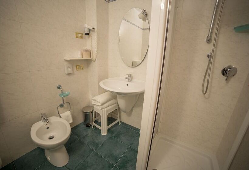 スタンダードトリプルルーム, Grizzly