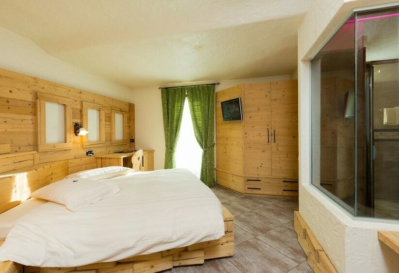 اتاق لوکس, Pontiglia