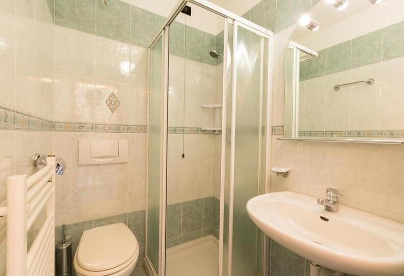 اتاق استاندارد یک نفره, Pontiglia