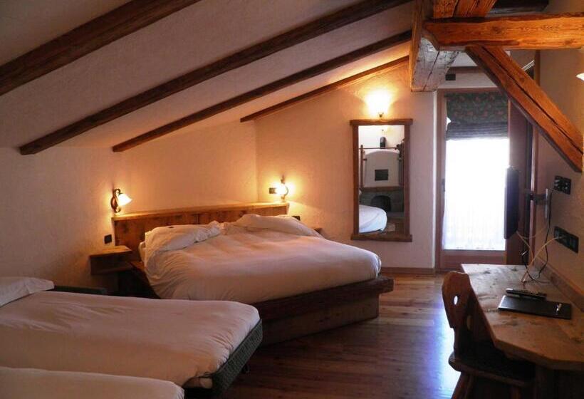 اتاق سوپریور با بالکن, Pontiglia