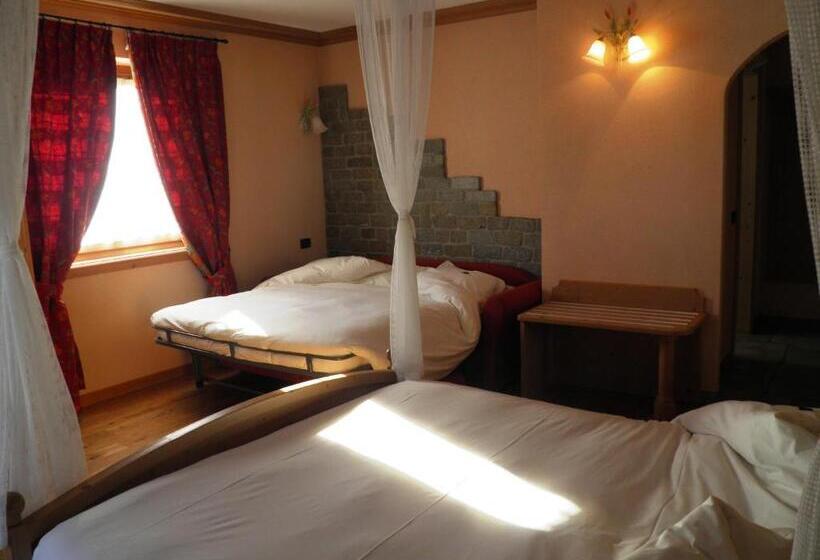 اتاق سوپریور با بالکن, Pontiglia