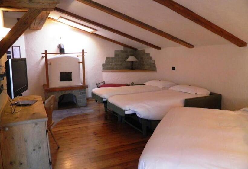 اتاق سوپریور با بالکن, Pontiglia