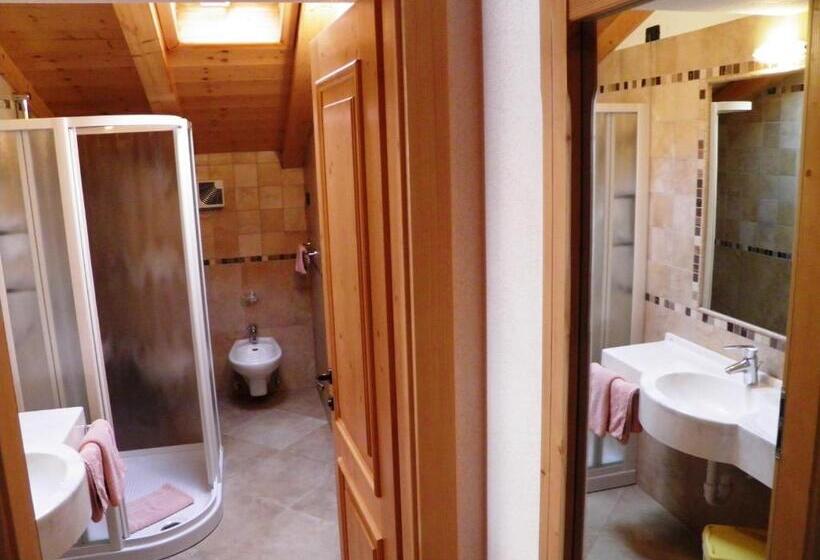 اتاق سوپریور با بالکن, Pontiglia