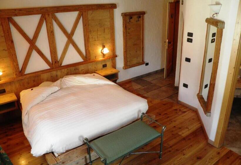 اتاق سوپریور با بالکن, Pontiglia