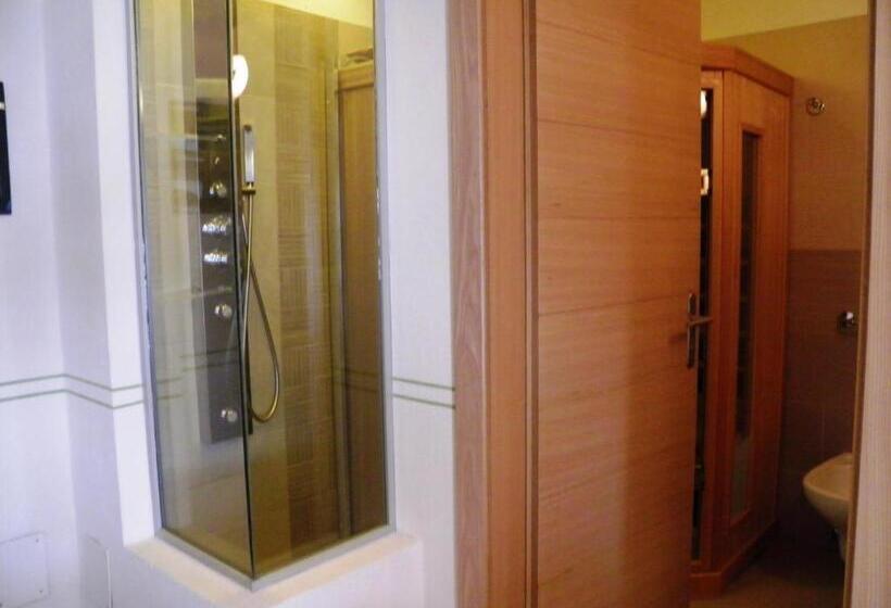 اتاق لوکس, Pontiglia