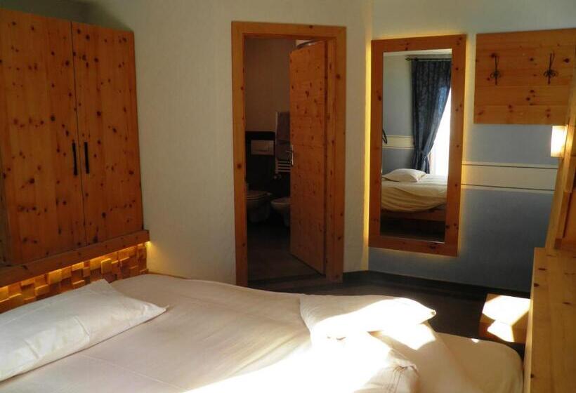 اتاق لوکس, Pontiglia