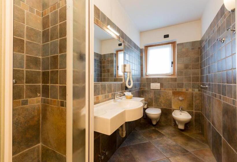 سوئیت جونیور خانوادگی, Pontiglia