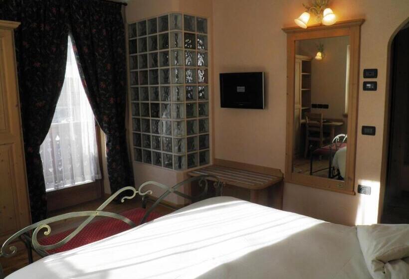 اتاق سوپریور با بالکن, Pontiglia