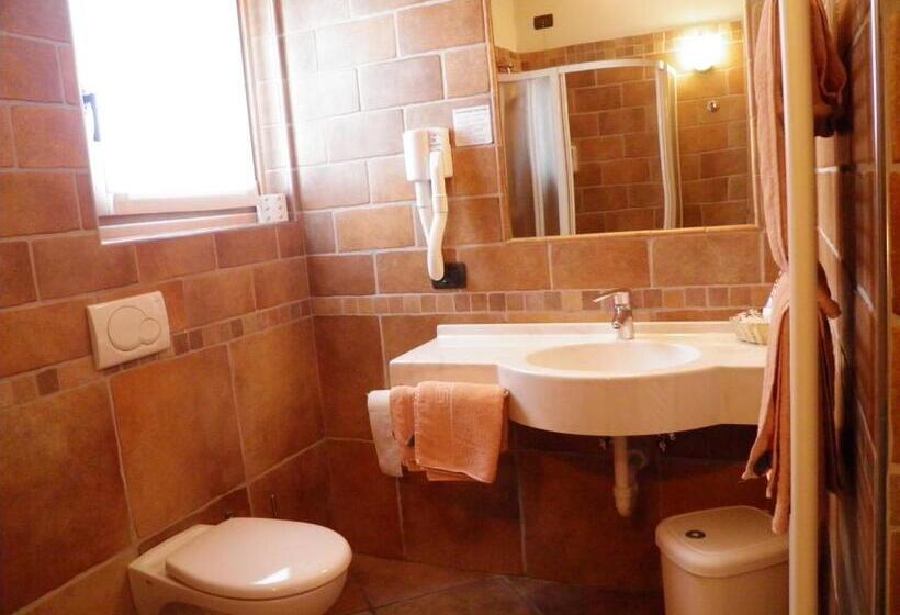 اتاق سوپریور با بالکن, Pontiglia