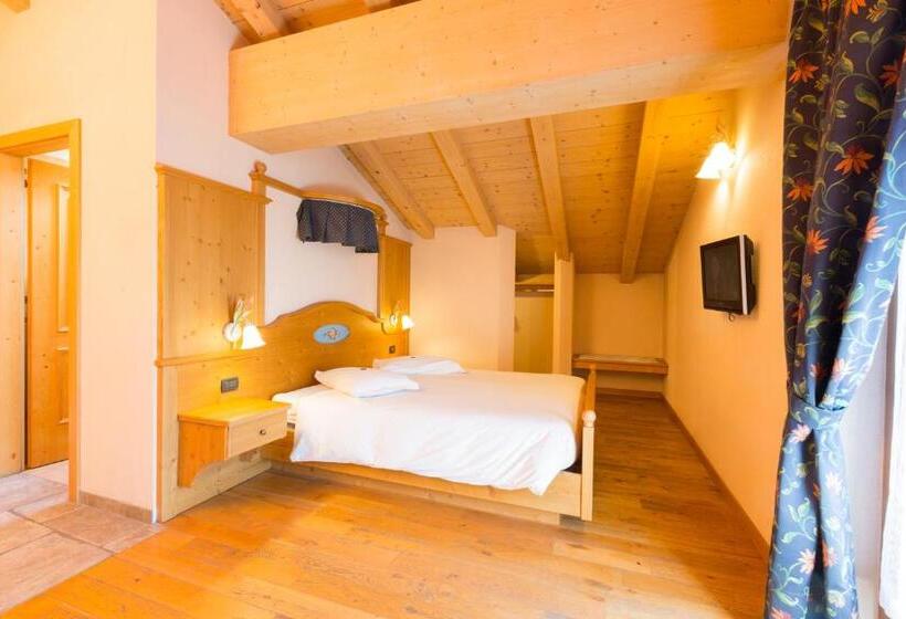 اتاق سوپریور با بالکن, Pontiglia