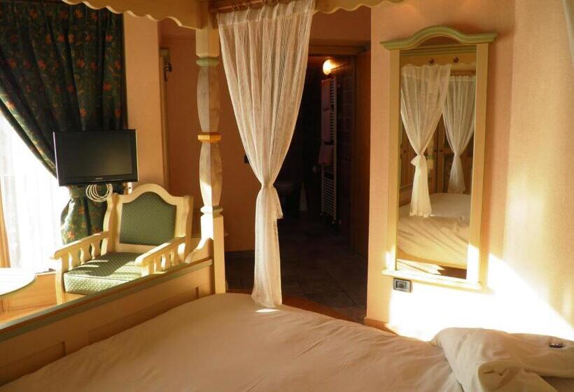 اتاق سوپریور با بالکن, Pontiglia