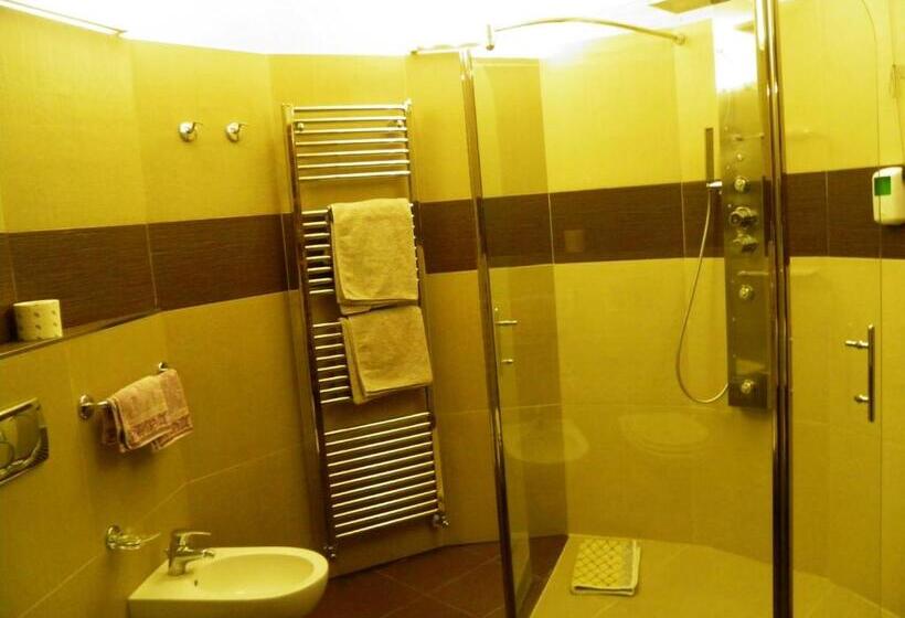 اتاق لوکس, Pontiglia