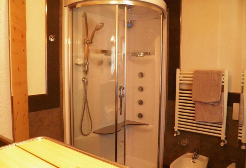 اتاق لوکس, Pontiglia