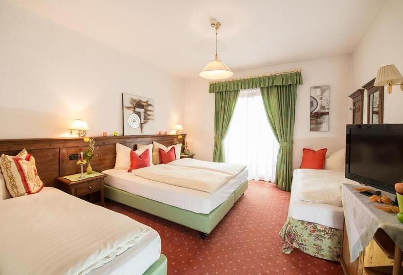 Quarto Quadruple Standart com Varanda, Restaurant Putzer
