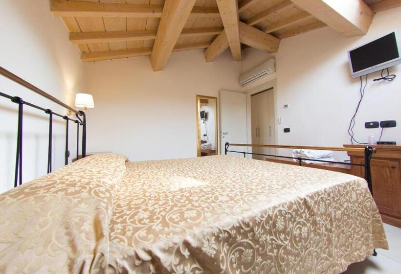 דירת חדר, Ristorante Brusco