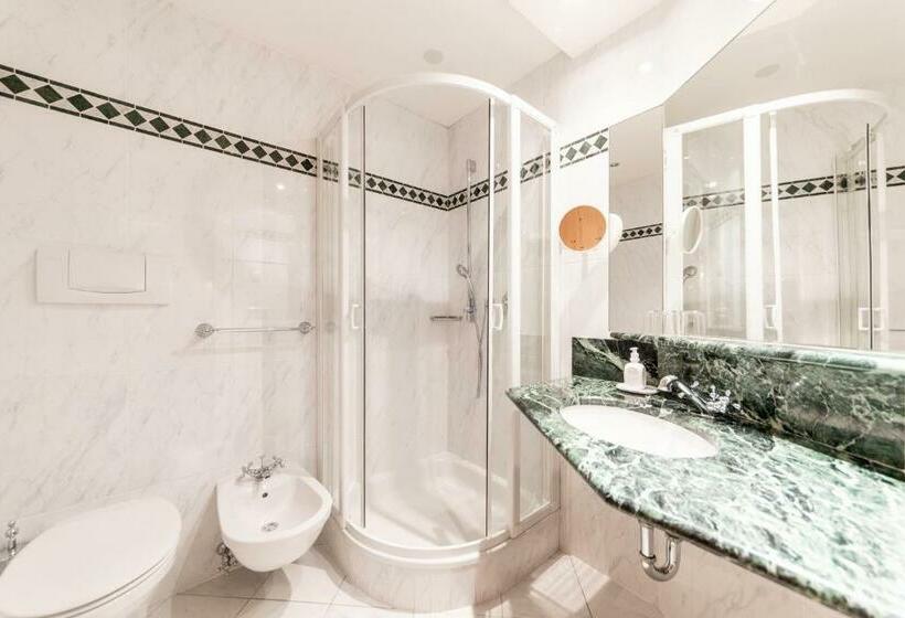 스탠다드 싱글 룸, Strobl