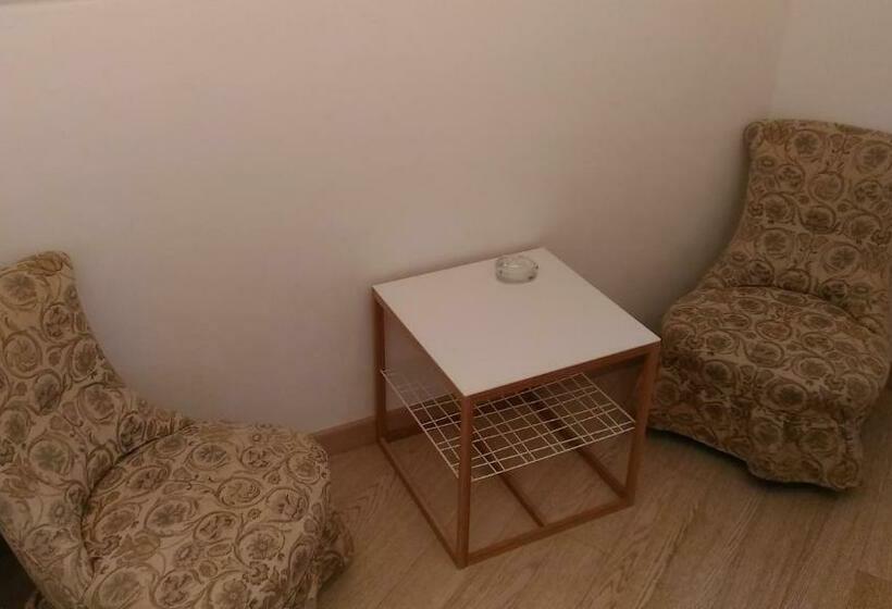 小型套房带阳台, Il Colombé B&b