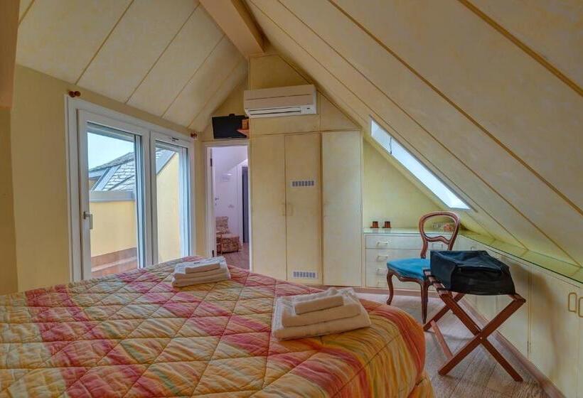 小型套房带阳台, Il Colombé B&b