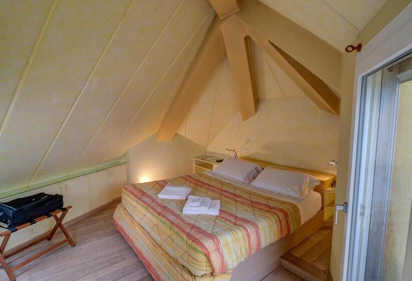 小型套房带阳台, Il Colombé B&b