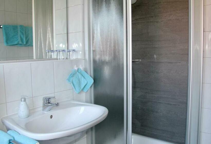 标准单人间, Kleines Hotel Edeltraud