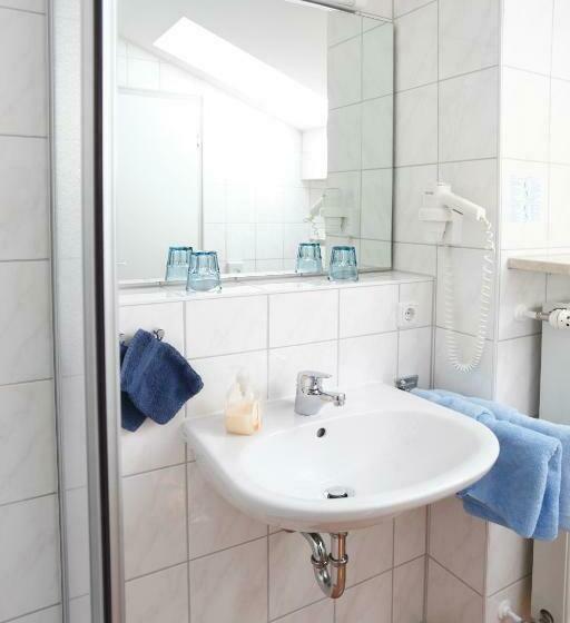 标准单人间, Kleines Hotel Edeltraud