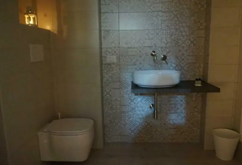 اتاق راحتی, Marselo B&b