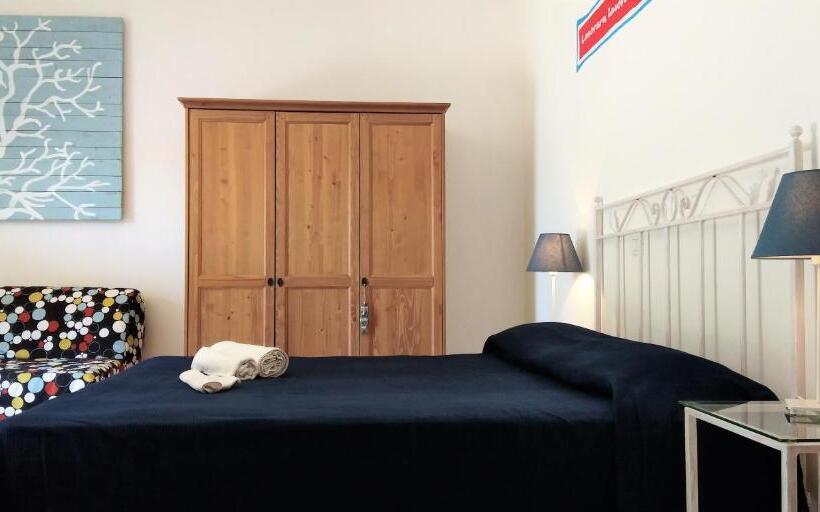 标准三人间, Brezza Marina Studios