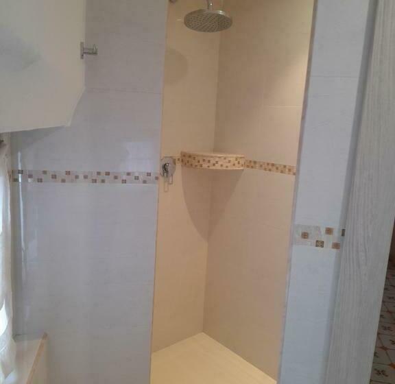 اتاق استاندارد, B&b Camera & Caffe