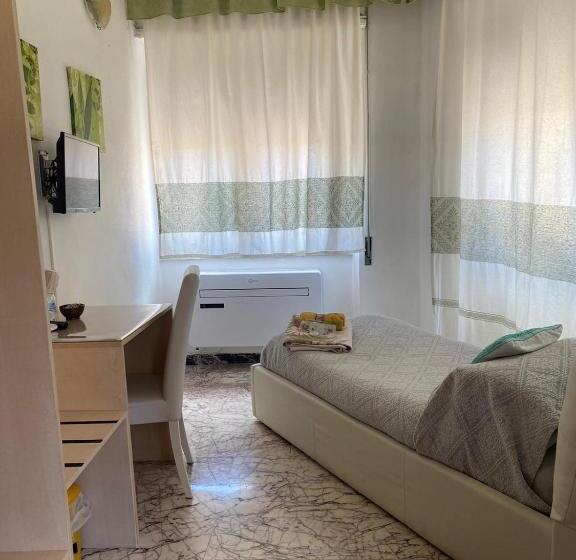 اتاق استاندارد یک تخته با سرویس بهداشتی مشترک, B&b Camera & Caffe