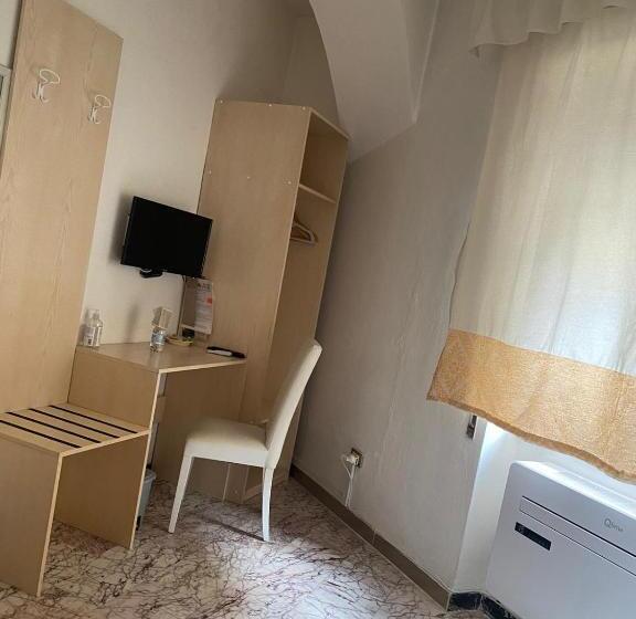 חדר סטנדרד יחיד חדר אמבטיה משותף, B&b Camera & Caffe