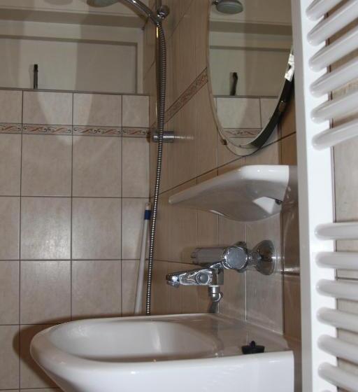 غرفة قياسية ثلاثية, B&b Molenaar