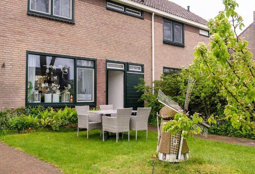 غرفة قياسية ثلاثية, B&b Molenaar