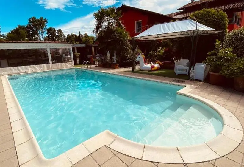 Perhehuone Allasnäkymä, B&b Villa Botto